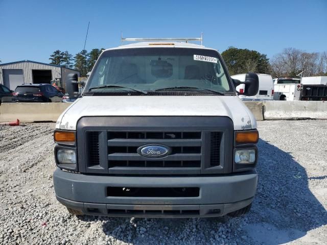 2012 Ford Econoline E350 Super Duty Cutaway Van