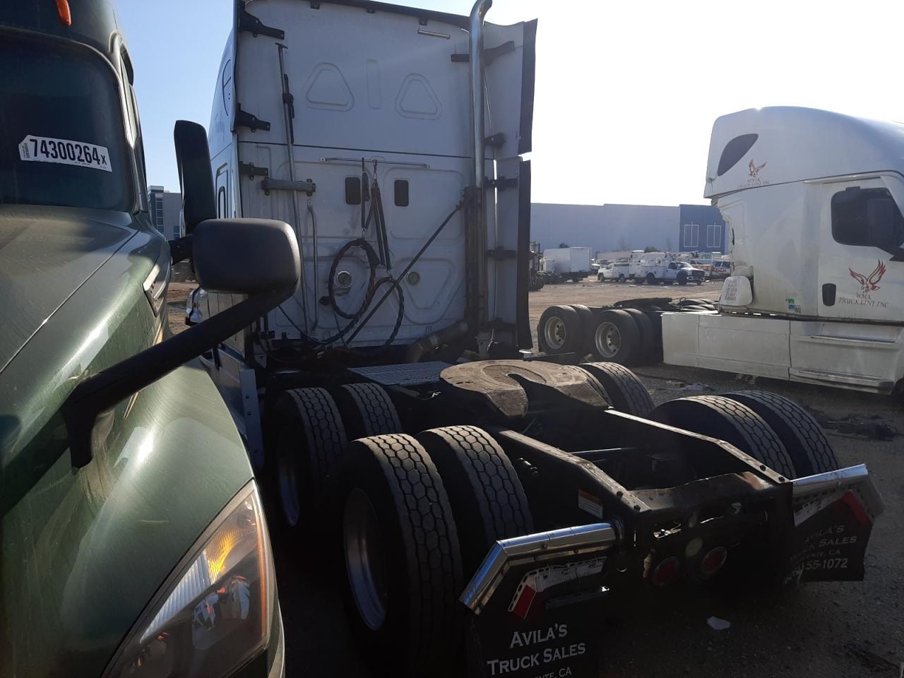 2016 Freightliner Cascadia 125 Semi Truck