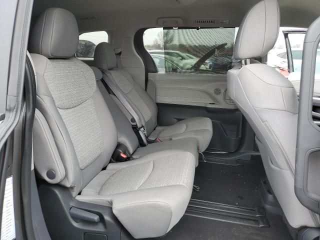 2023 Toyota Sienna LE