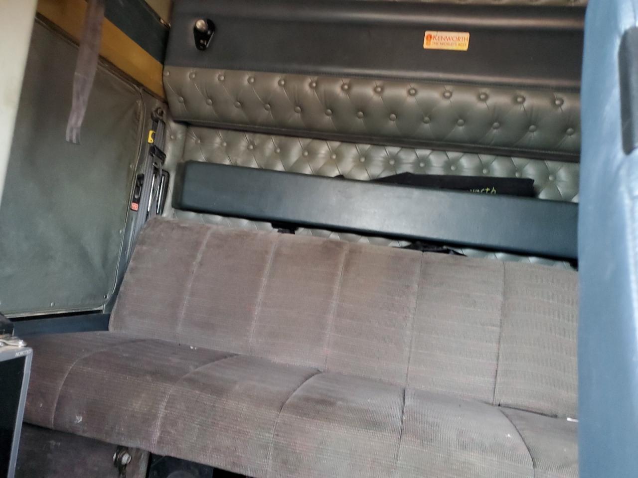 2000 Kenworth W900 Semi Truck