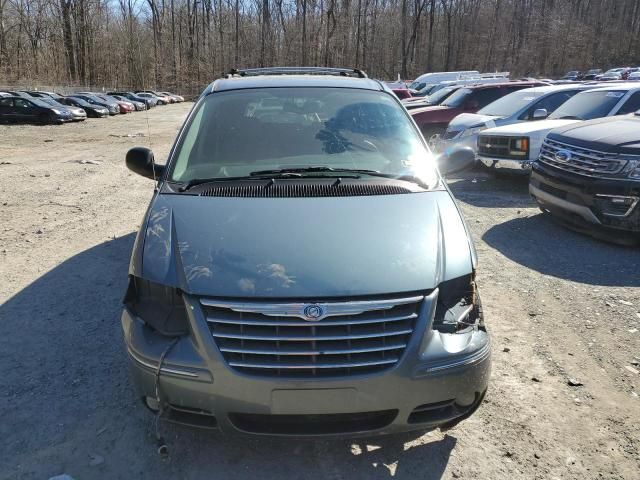 2005 Chrysler Town & Country Limited