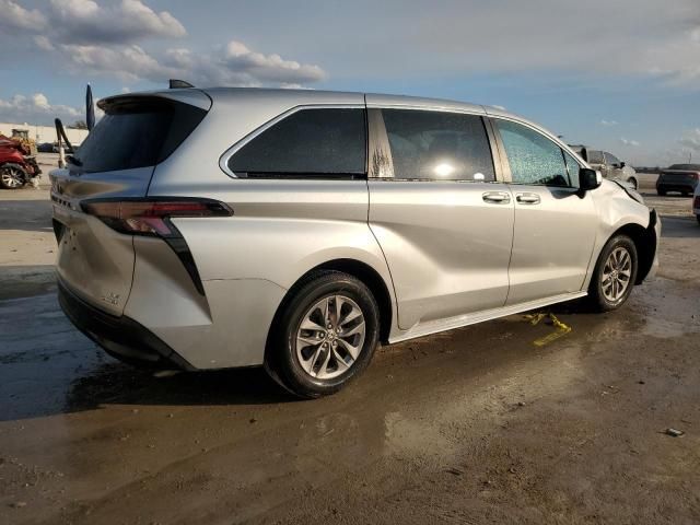 2023 Toyota Sienna LE