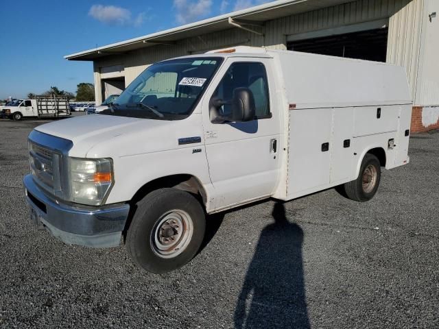 2015 Ford Econoline E350 Super Duty Cutaway Van