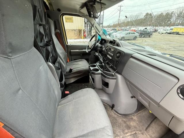 2019 Ford Econoline E450 Super Duty Cutaway Van