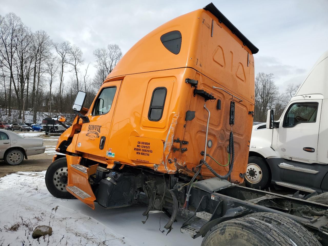 2020 Freigliner Cascadia 126