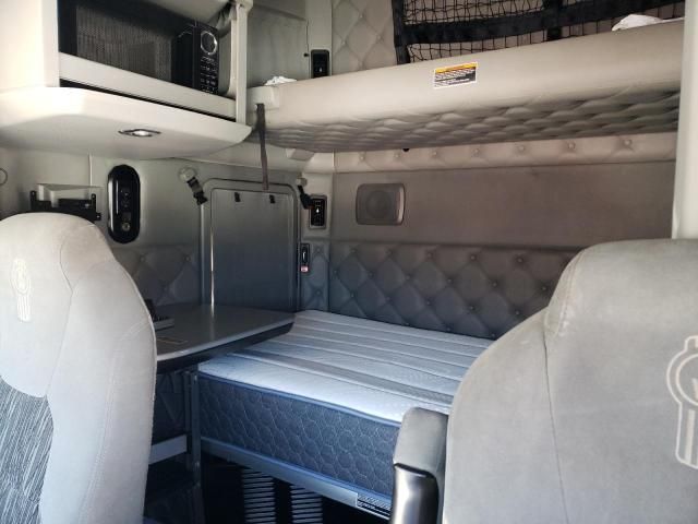 2020 Kenworth Construction T680
