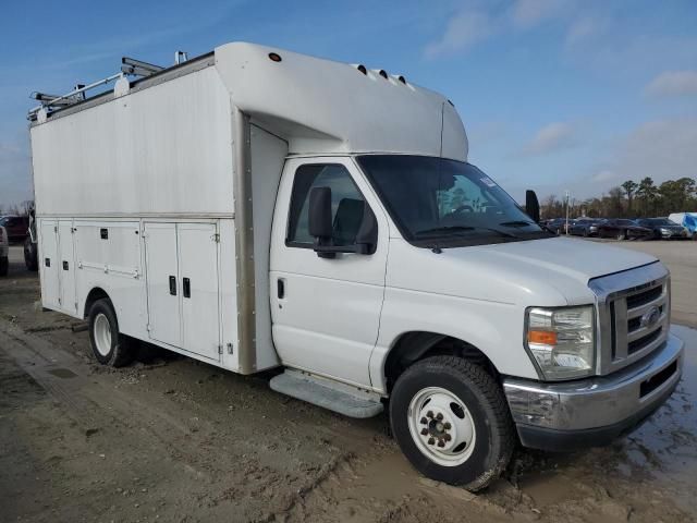 2013 Ford Econoline E450 Super Duty Cutaway Van