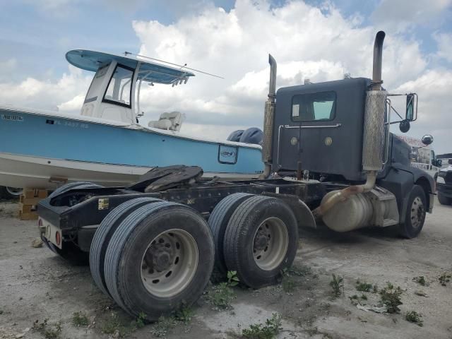 2004 Peterbilt 385