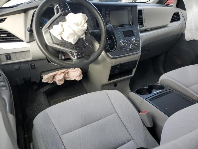 2020 Toyota Sienna LE