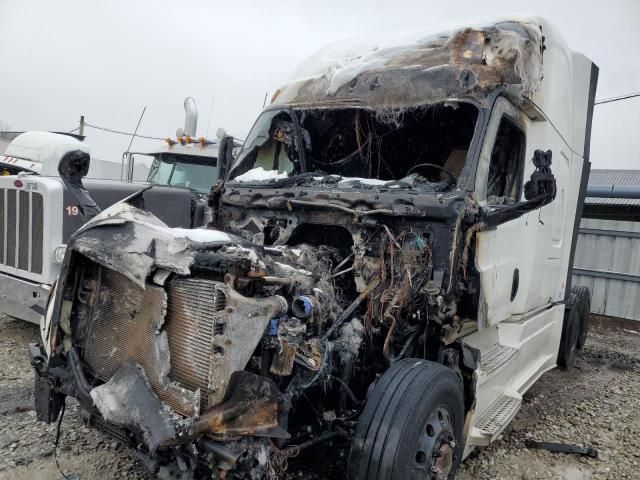 2020 Freightliner Cascadia 126