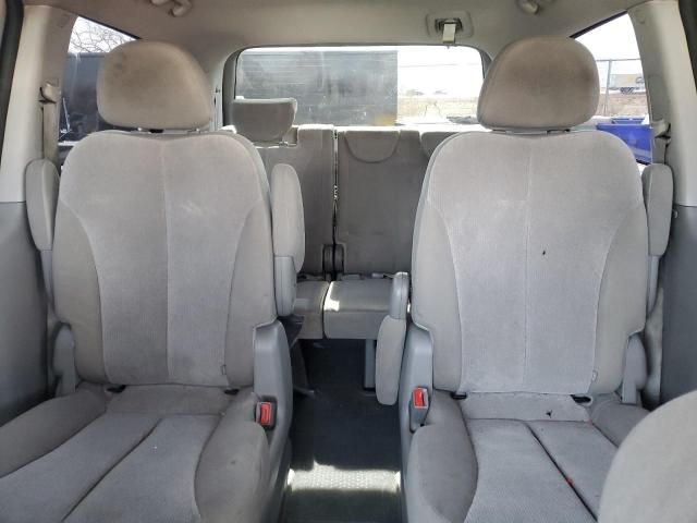 2012 KIA Sedona LX