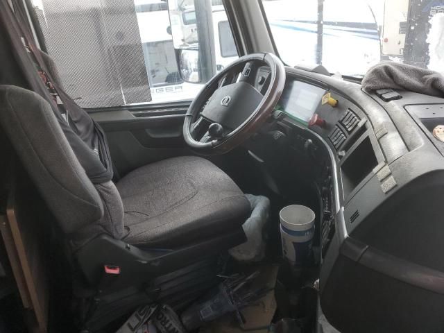2019 Volvo VN VNL