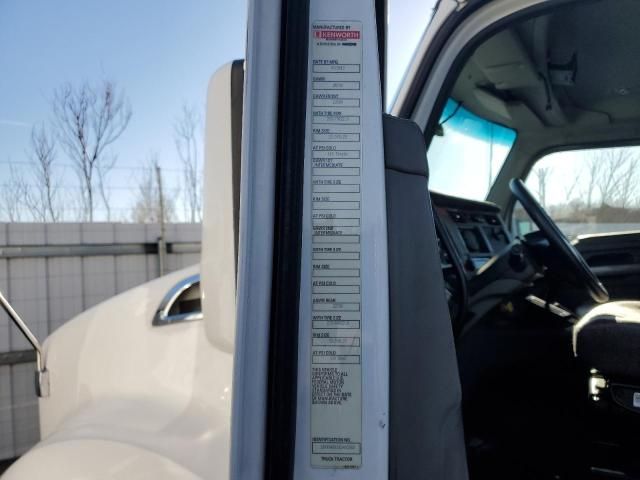 2014 Kenworth Construction T680