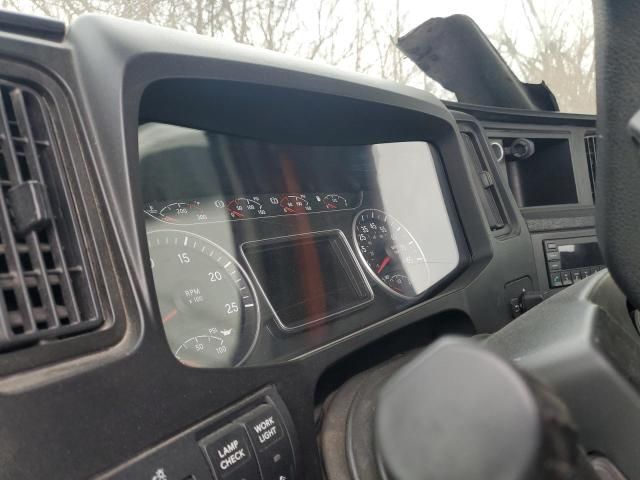 2022 International LT625