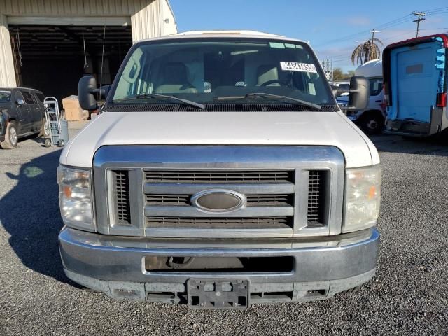 2015 Ford Econoline E350 Super Duty Cutaway Van