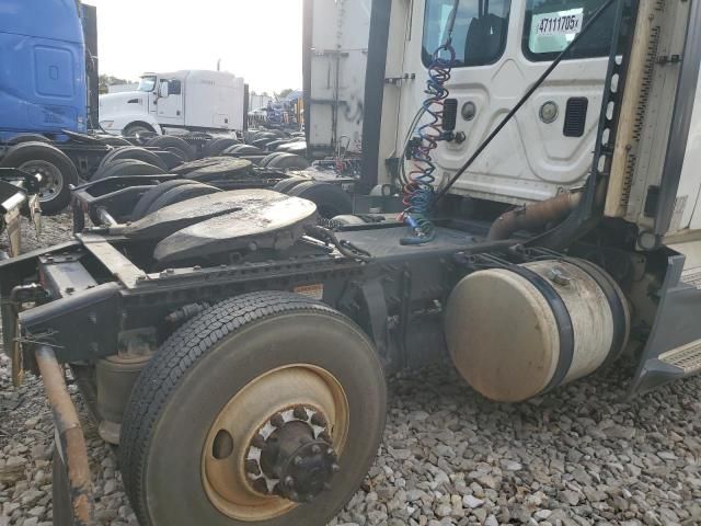 2016 Freightliner Cascadia Semi Truck