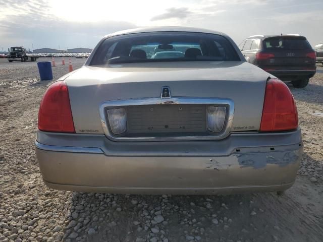 2010 Lincoln Town Car Signature Limited