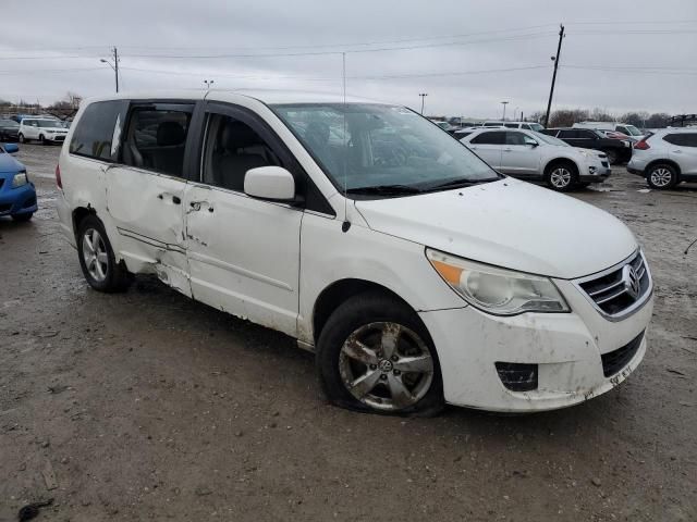 2010 Volkswagen Routan SE