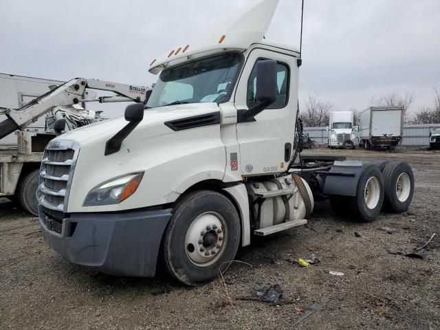 2019 Freightliner Cascadia Semi Truck