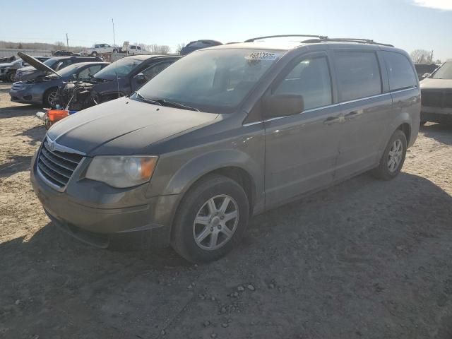 2010 Chrysler Town & Country LX