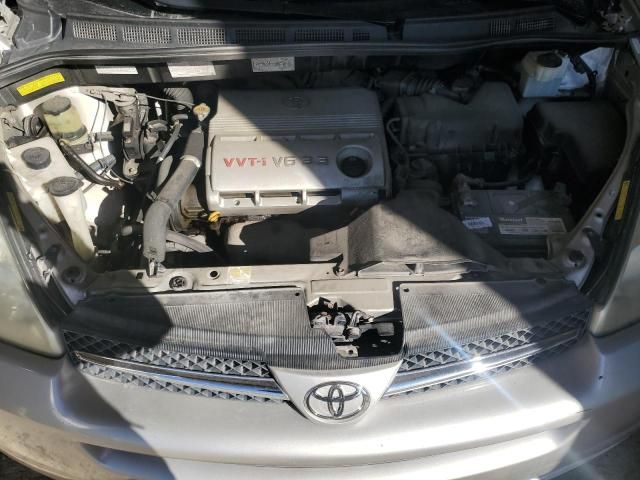 2004 Toyota Sienna XLE