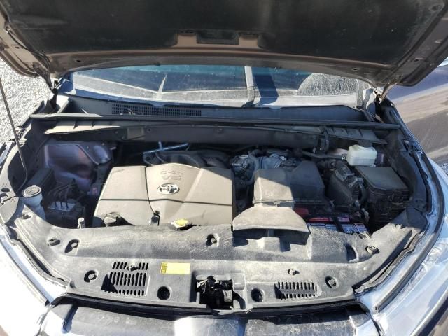 2017 Toyota Highlander SE