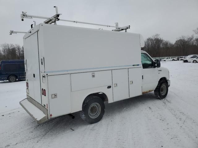 2012 Ford Econoline E350 Super Duty Cutaway Van