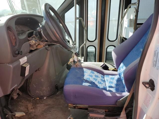 2003 Ford Econoline E450 Super Duty Cutaway van