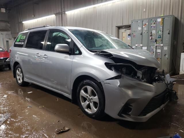 2019 Toyota Sienna LE