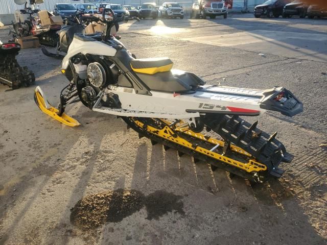2023 Skidoo 2023 Skidoo Snowmobile
