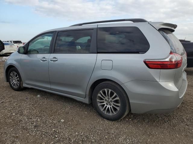 2020 Toyota Sienna XLE