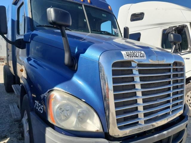 2014 Freightliner Cascadia Semi Truck