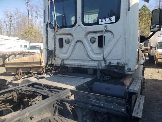 2017 Freightliner Cascadia Semi Truck