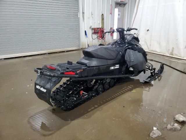 2018 Skidoo 2018 Skidoo Snowmobile