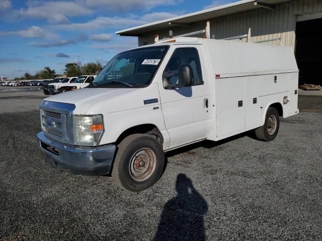 2013 Ford Econoline E350 Super Duty Cutaway Van