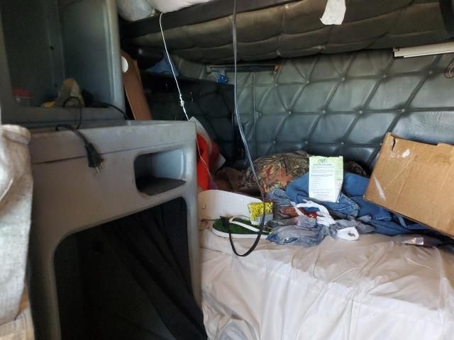 2000 Freightliner Conventional FLD120