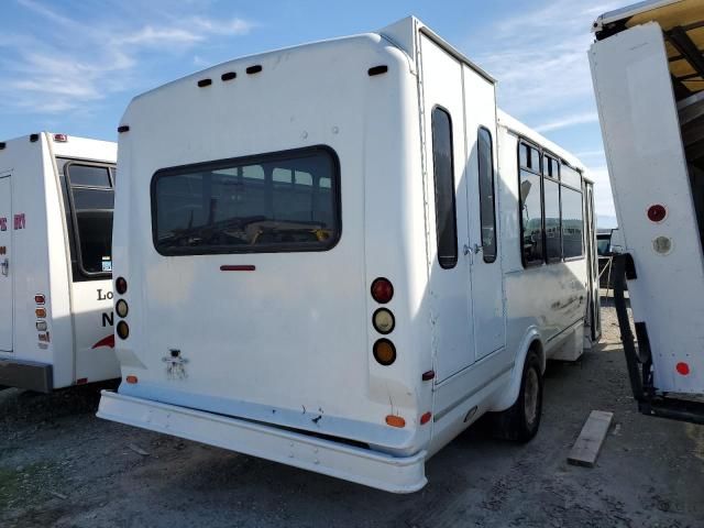 2003 Ford Econoline E450 Super Duty Cutaway van