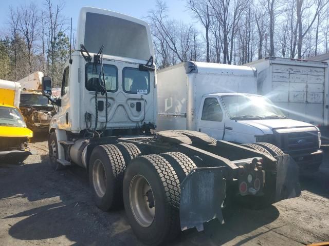 2017 Freightliner Cascadia Semi Truck