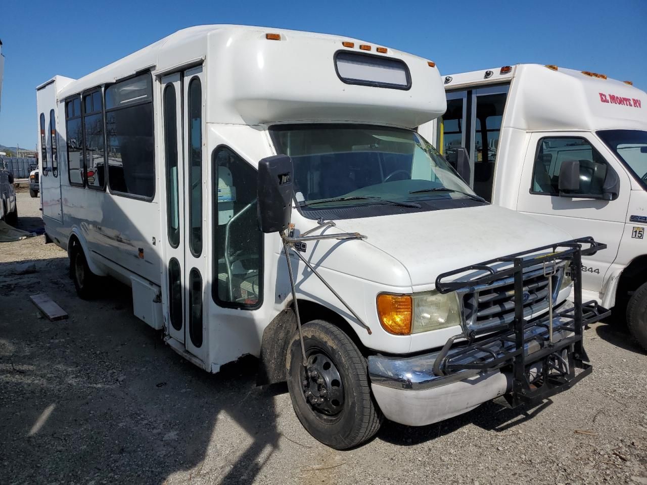 2003 Ford Econoline E450 Super Duty Cutaway Van