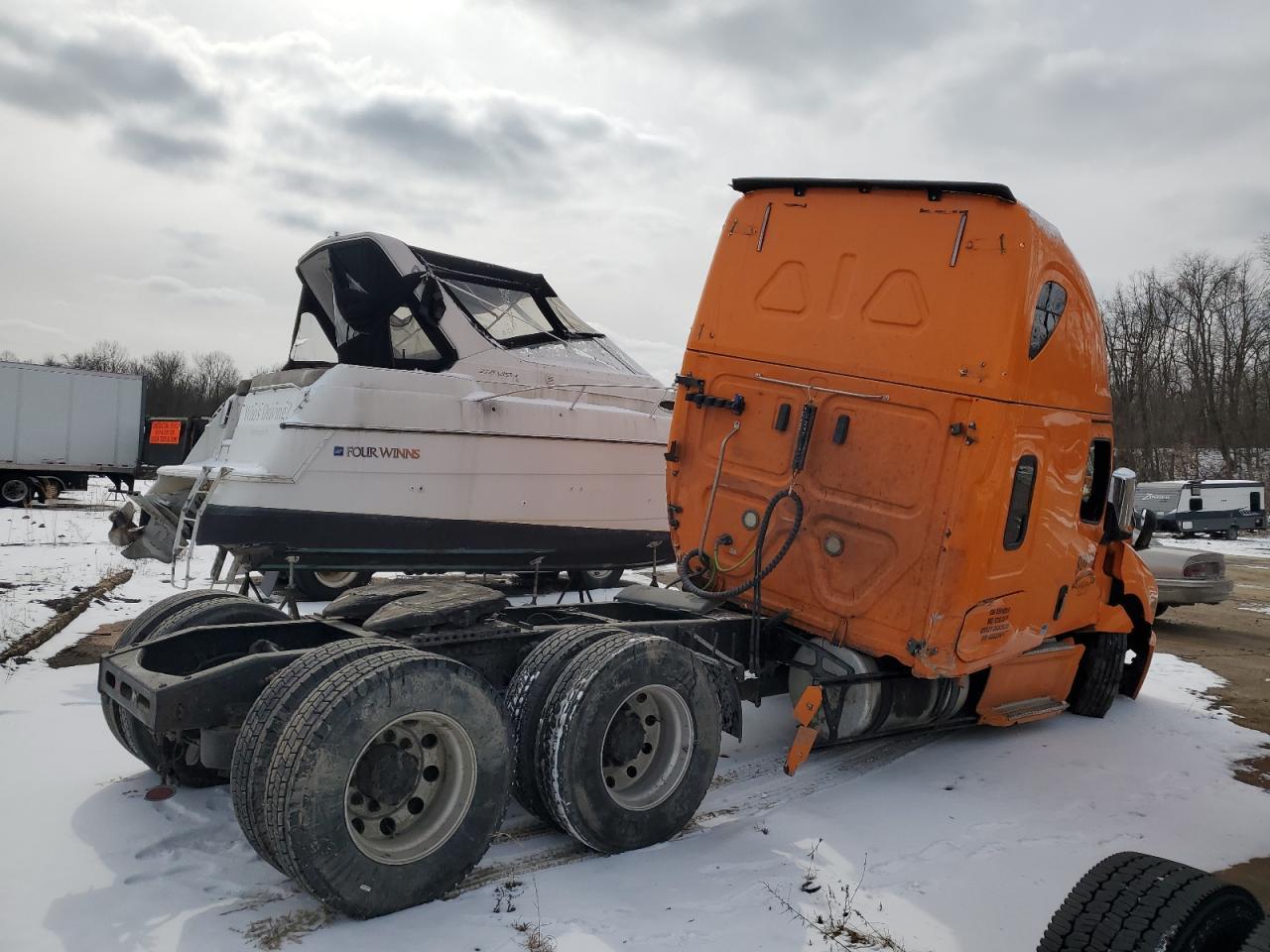 2020 Freigliner Cascadia 126