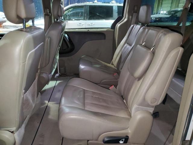 2013 Chrysler Town & Country Touring L