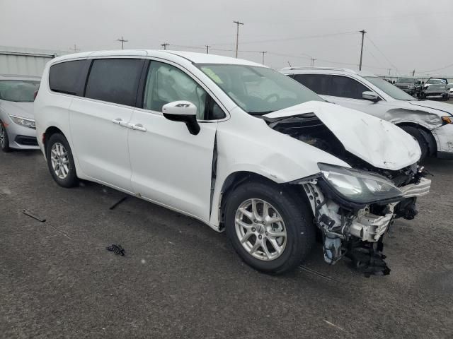 2022 Chrysler Voyager LX