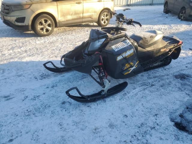 2010 Skidoo 2010 Skidoo Snowbmobil