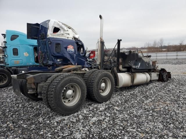 2005 Freightliner Conventional Columbia