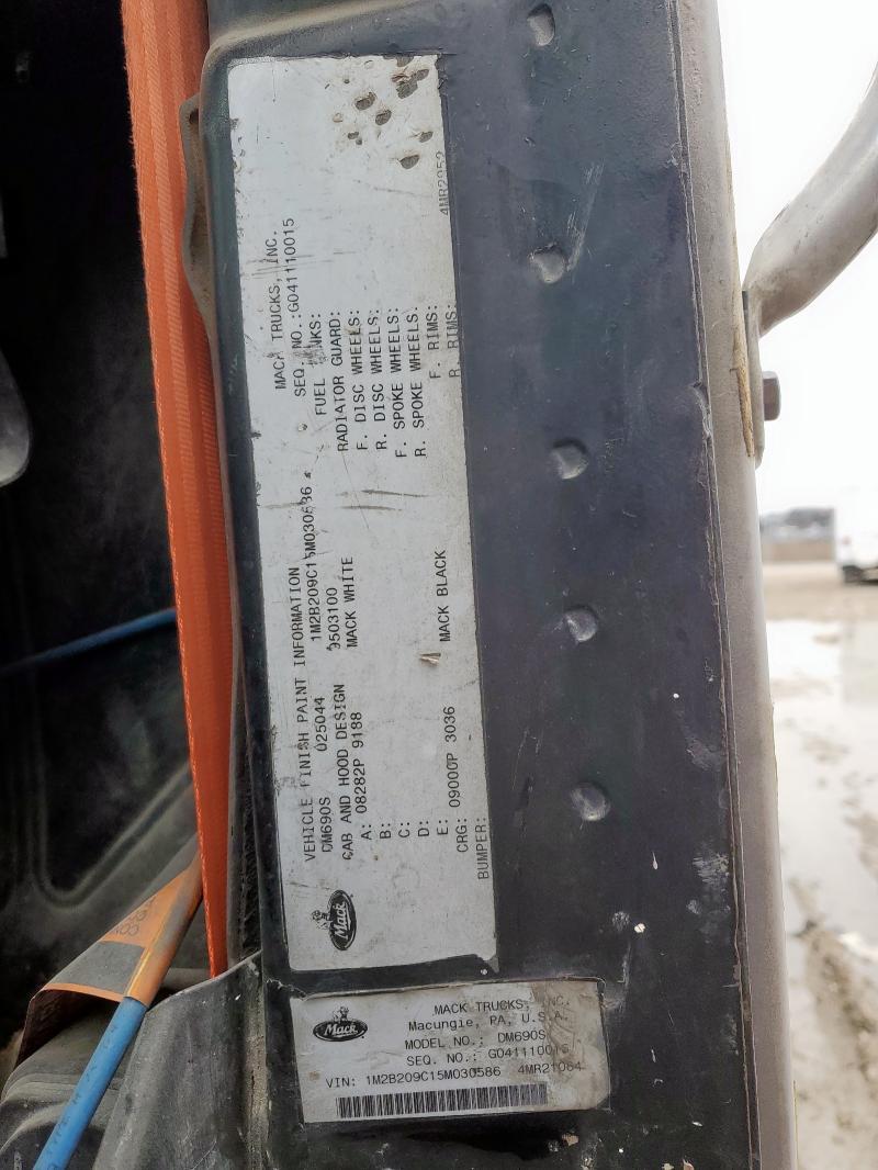 2005 Mack Dm690s Ready mix  Truck