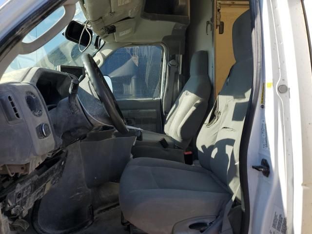 2022 Ford Econoline E350 Super Duty Cutaway Van