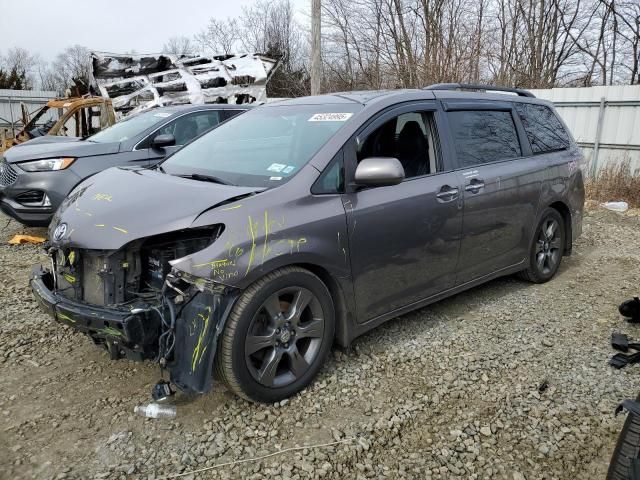 2015 Toyota Sienna Sport