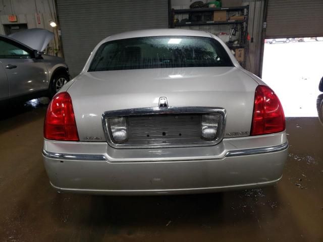 2011 Lincoln Town Car Signature Limited