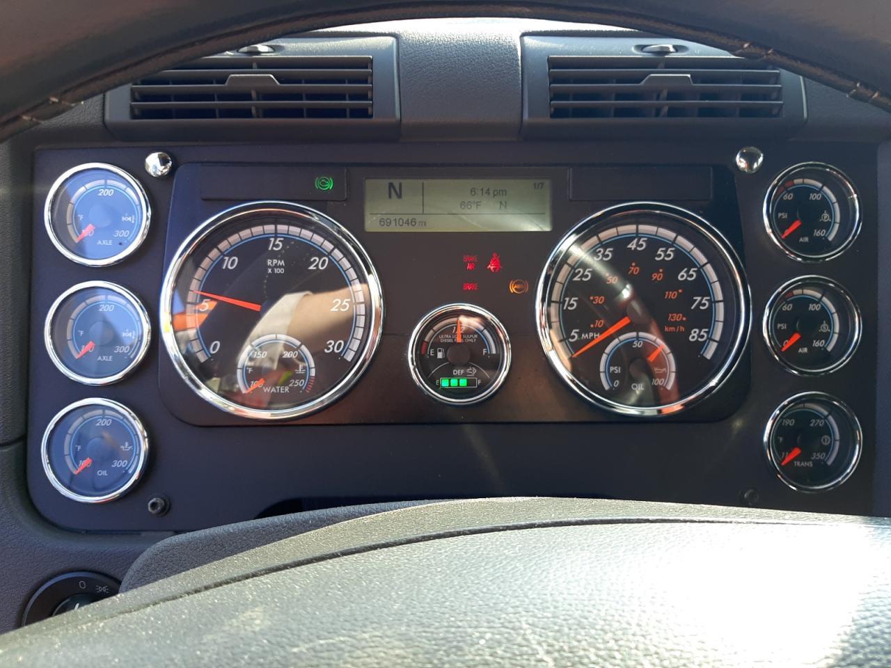 2016 Freightliner Cascadia 125 Semi Truck