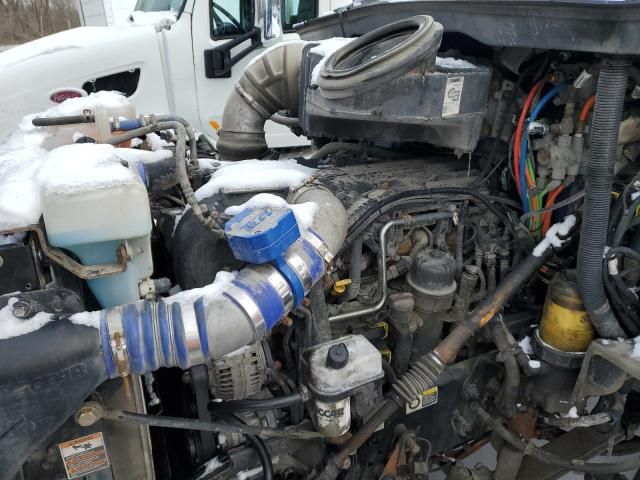 2016 Kenworth Construction T880